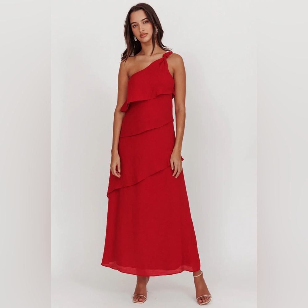 Selfie Leslie Delwyn One-Shoulder Maxi Dress in Red